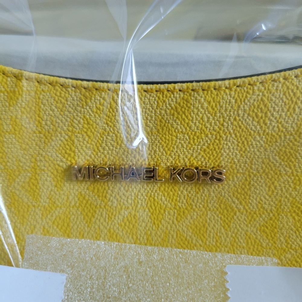 New Authentic Michael Kors Marguerite Jaune Jet Set Travel Shoulder Bag - Picture 6 of 11